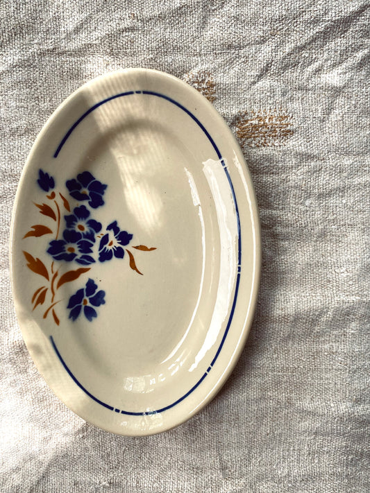 Les assiettes florales ovales