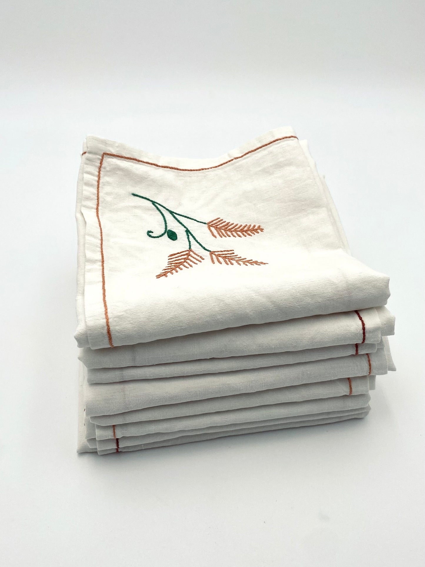 La nappe brodée avec 8 serviettes