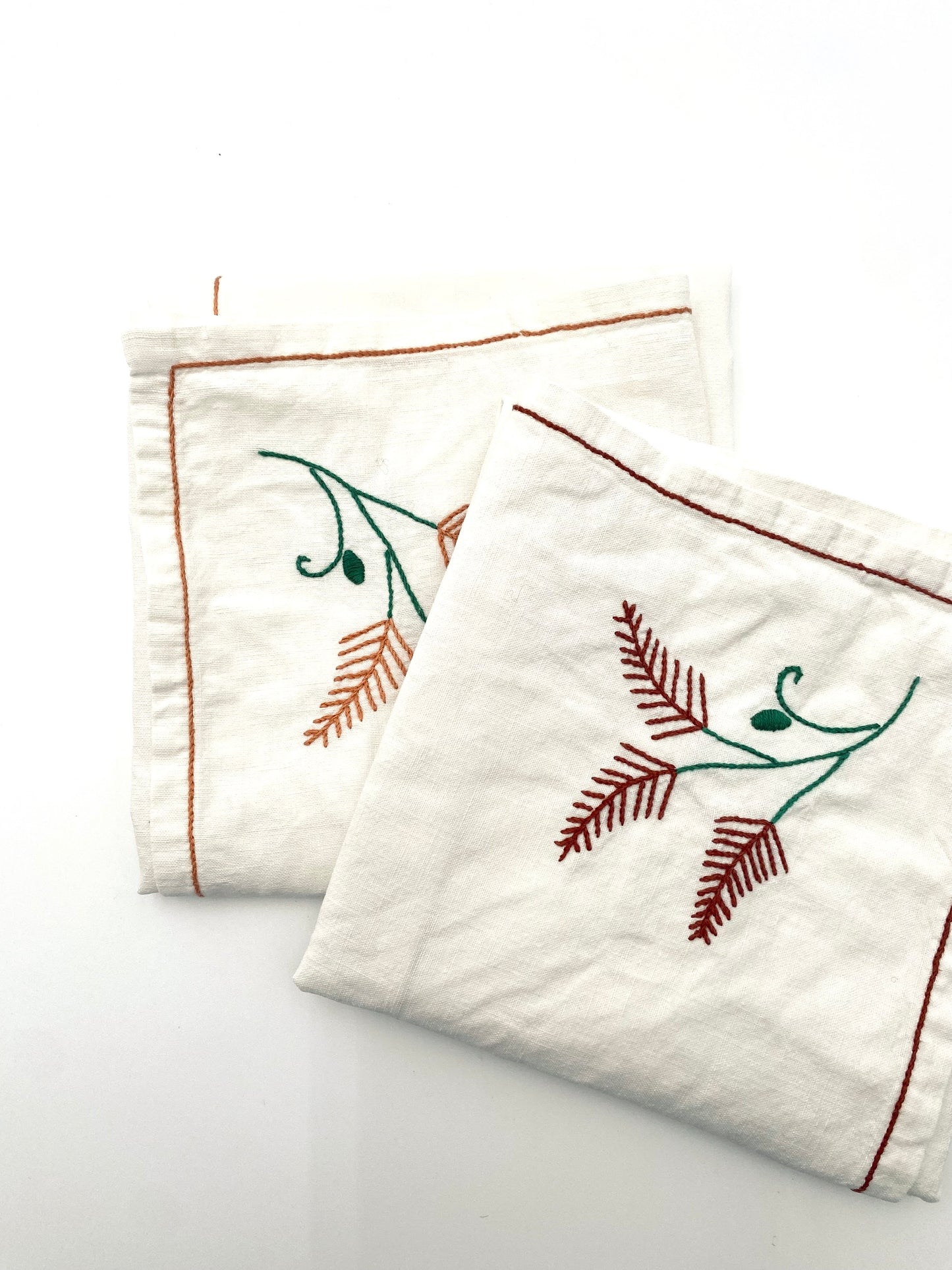 La nappe brodée avec 8 serviettes
