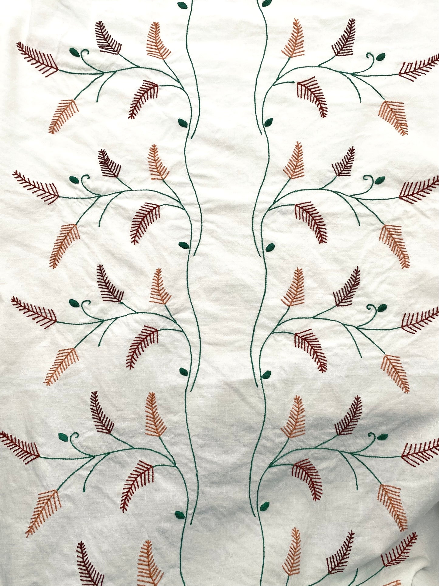 La nappe brodée avec 8 serviettes