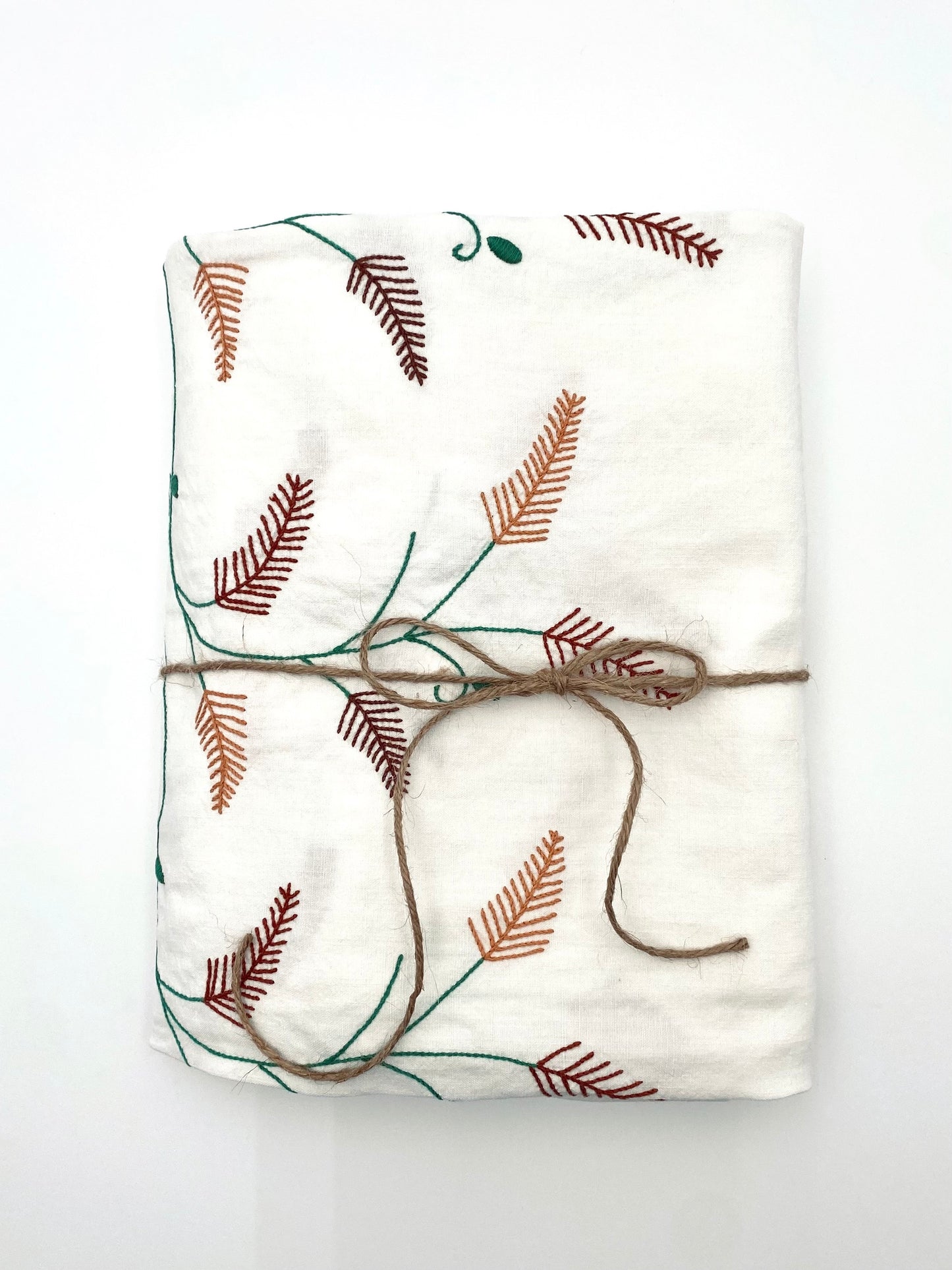 La nappe brodée avec 8 serviettes