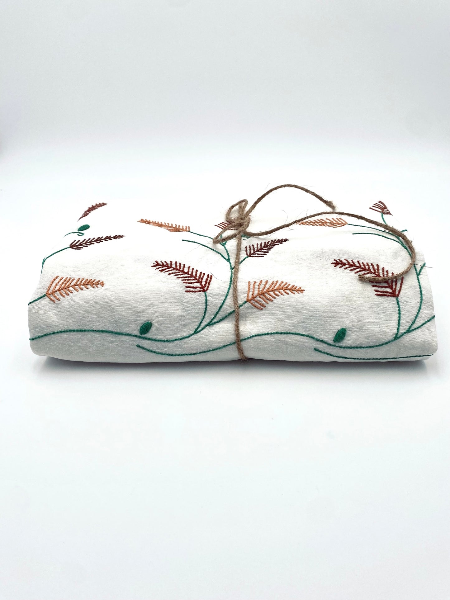 La nappe brodée avec 8 serviettes
