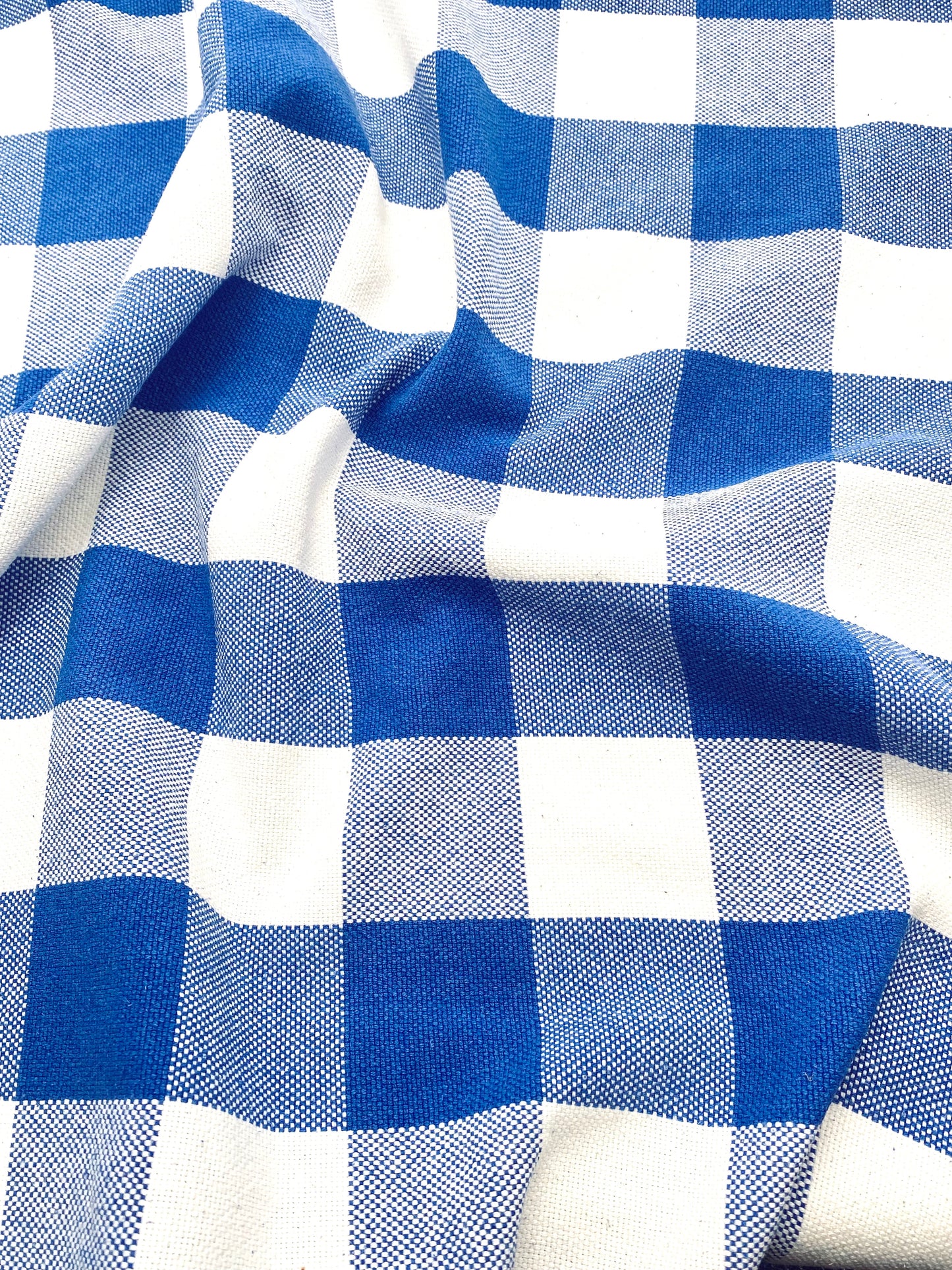 La nappe à carreaux bleus et blancs