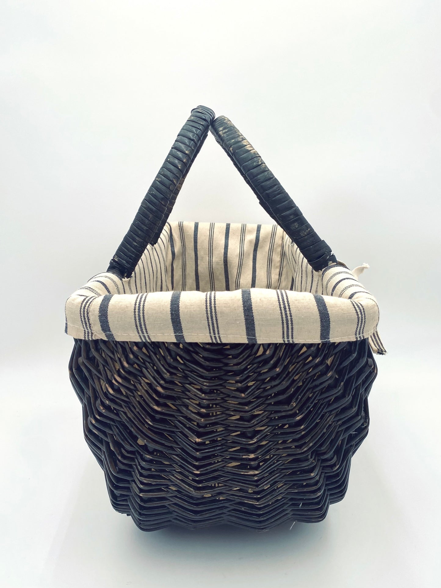 Le panier à doublure rayée