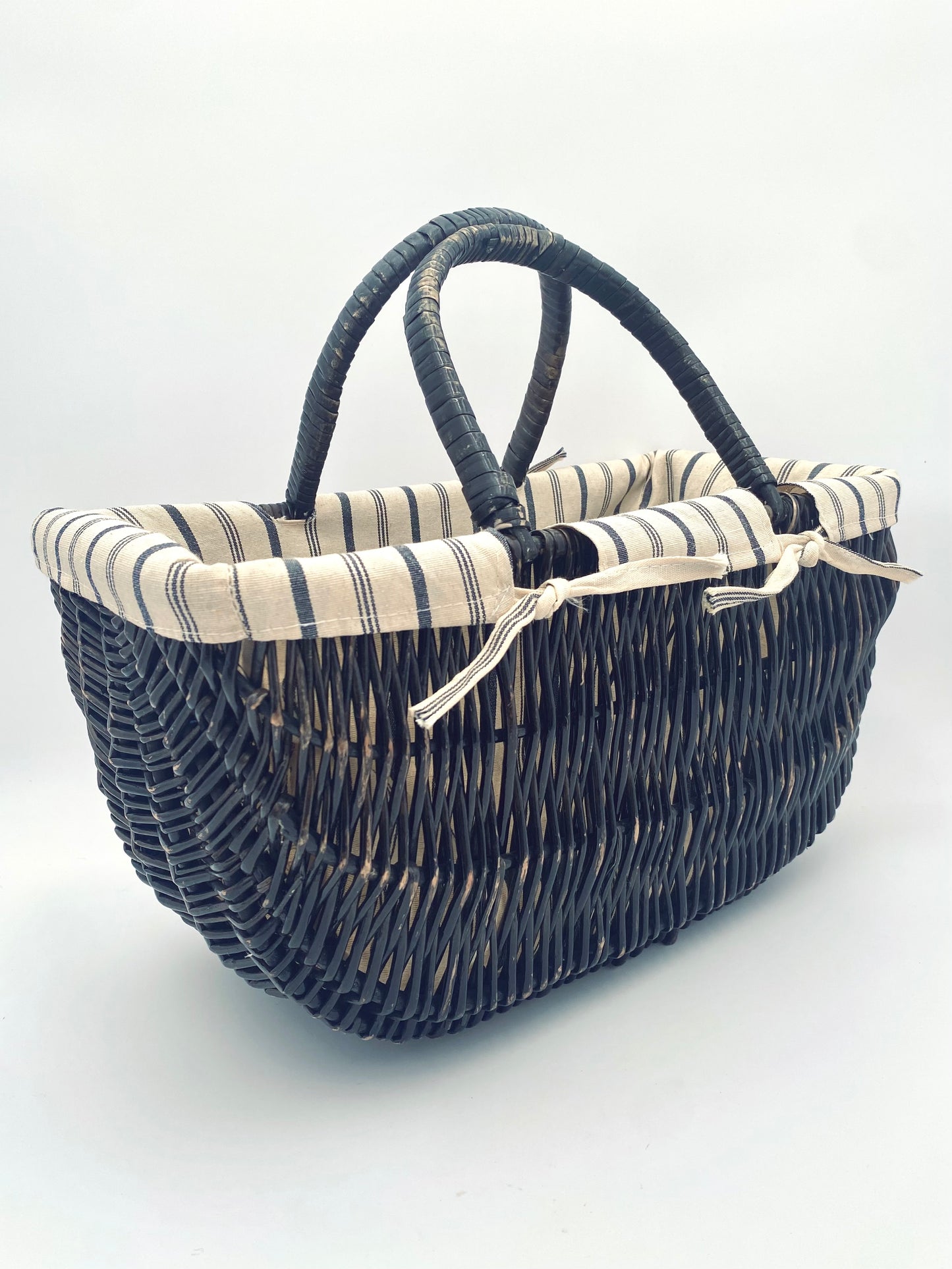 Le panier à doublure rayée