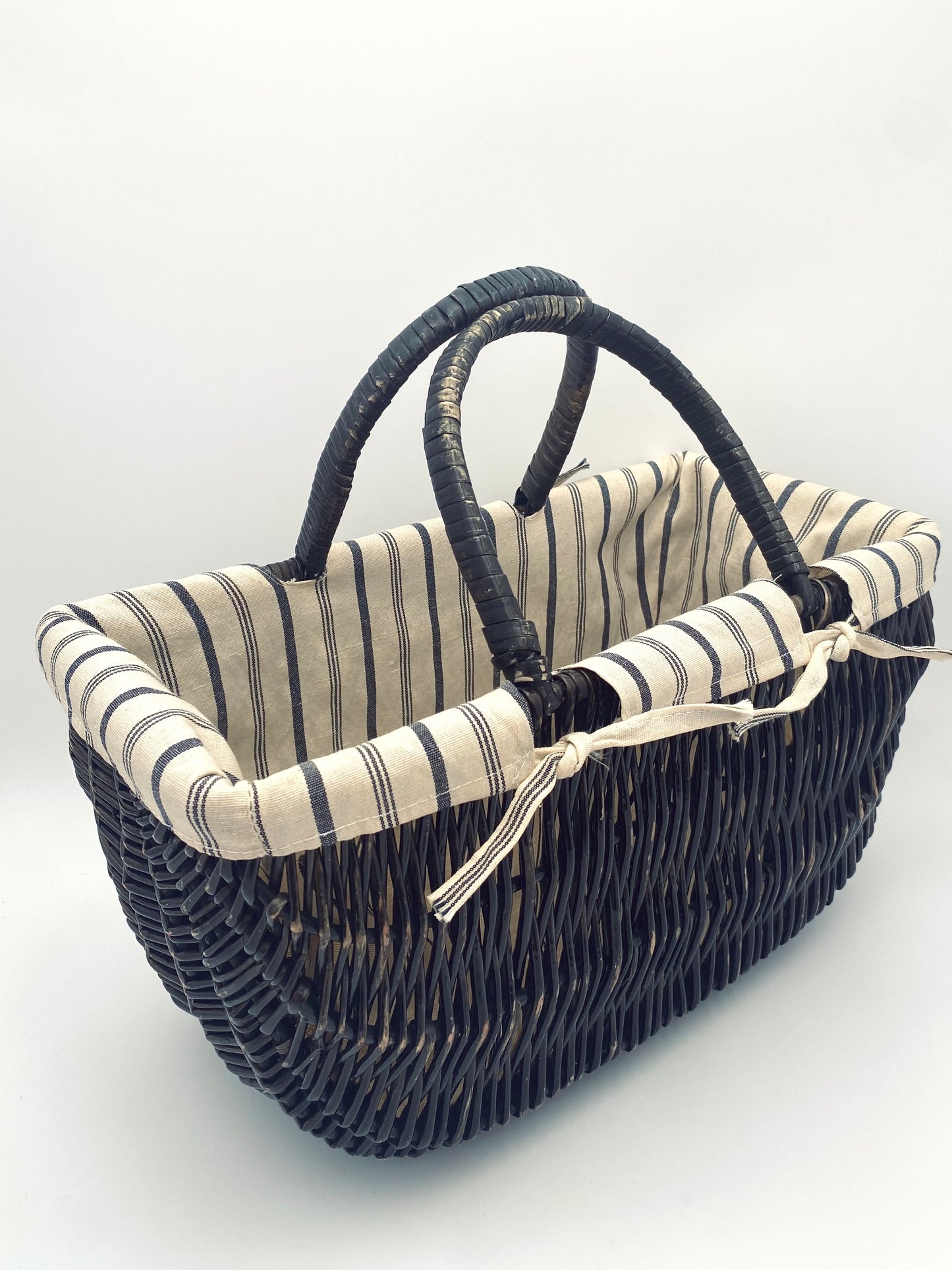 Le panier à doublure rayée