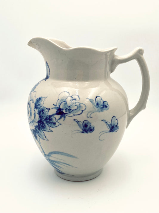 La très grande cruche de fleurs