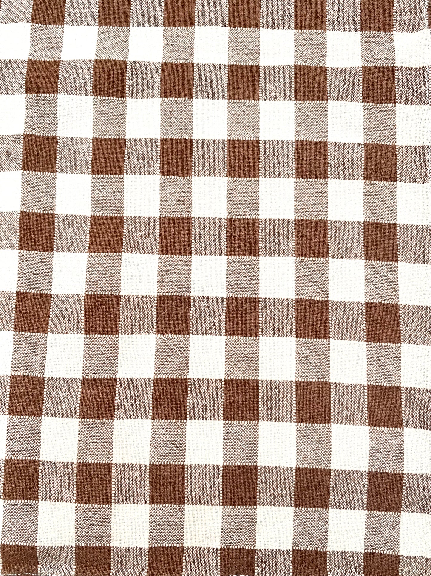 La nappe à carreaux marron