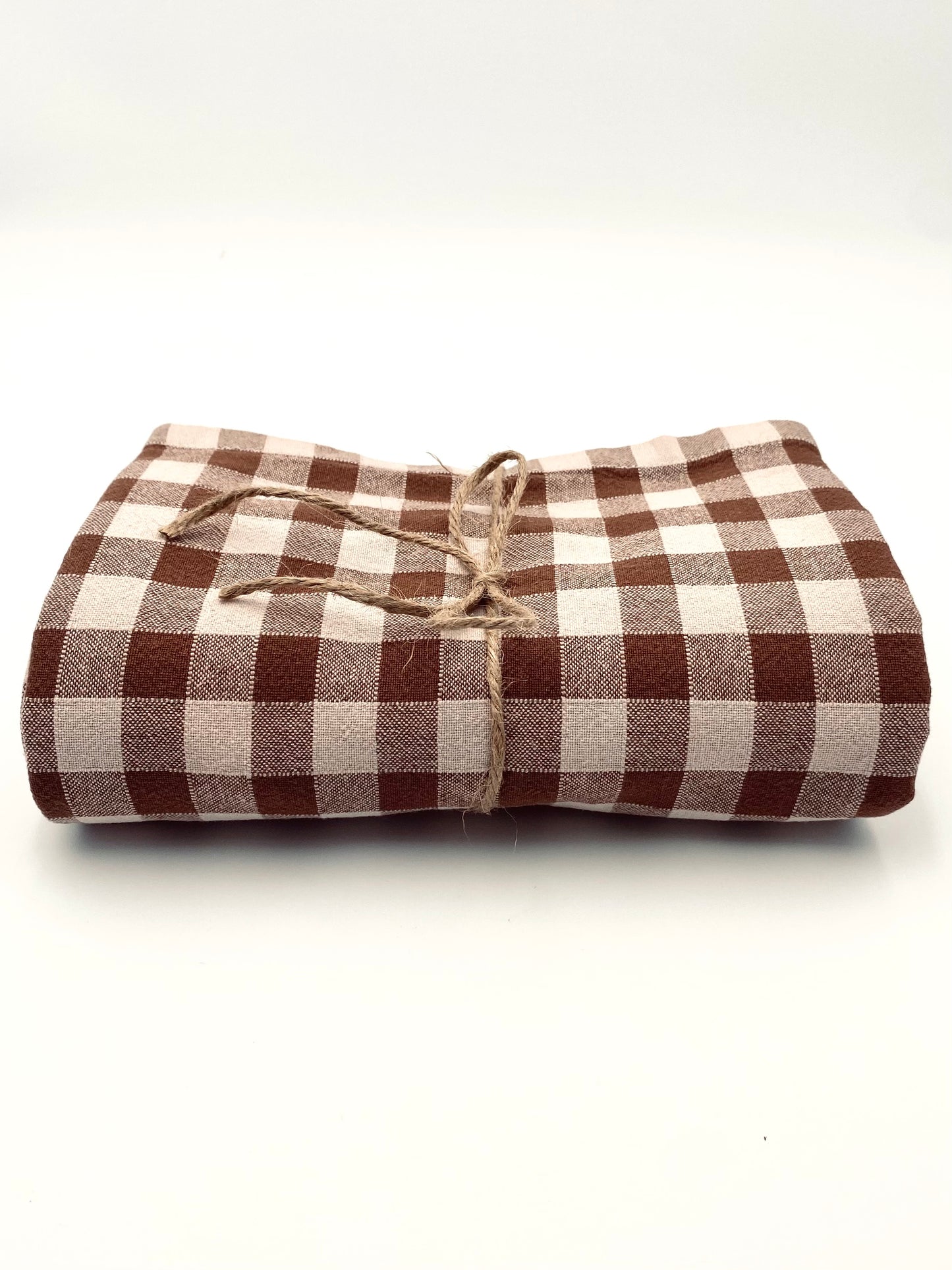 La nappe à carreaux marron