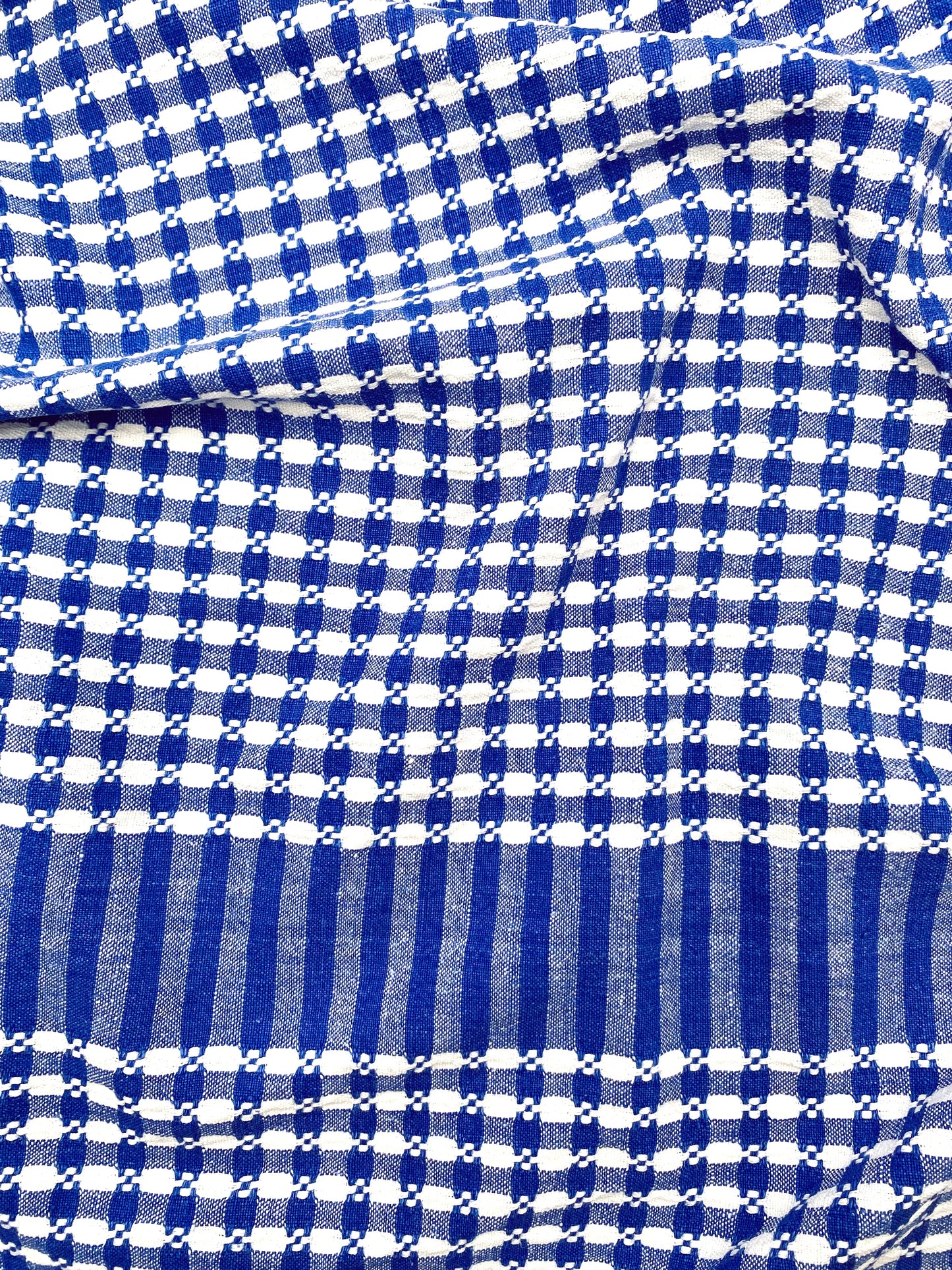 La nappe à carreaux avec 12 serviettes