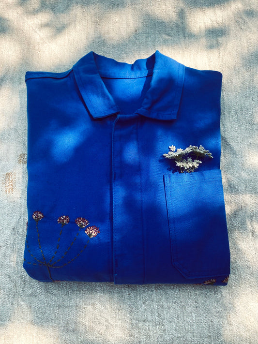 Le bleu de travail brodé