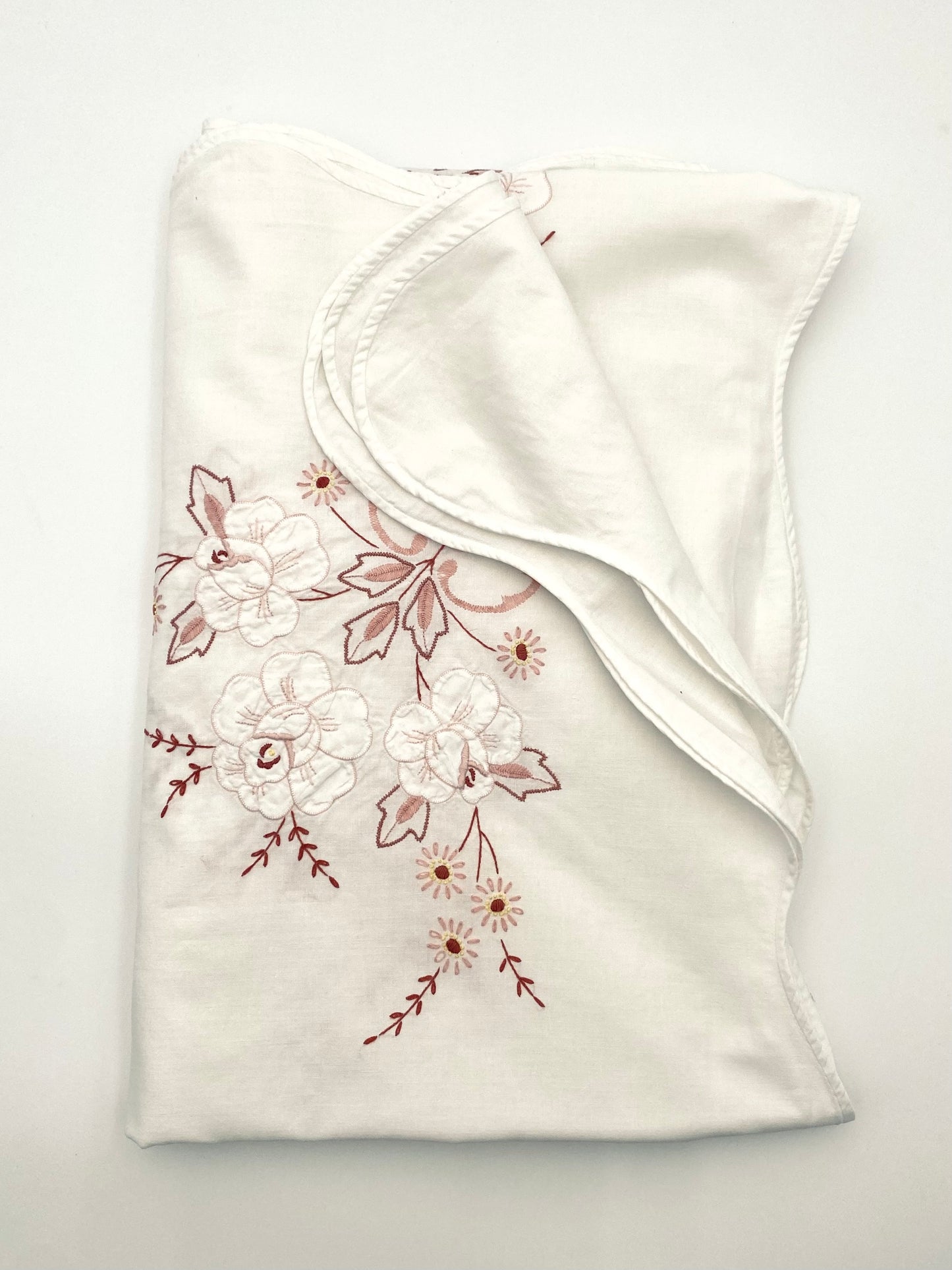 La nappe en coton à fleurs brodées avec 8 serviettes
