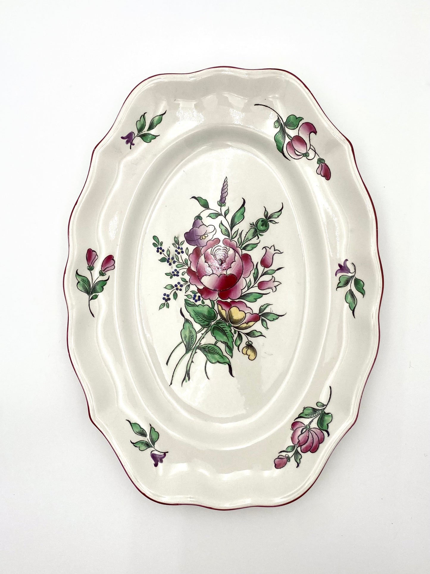La très grand assiette à fleurs