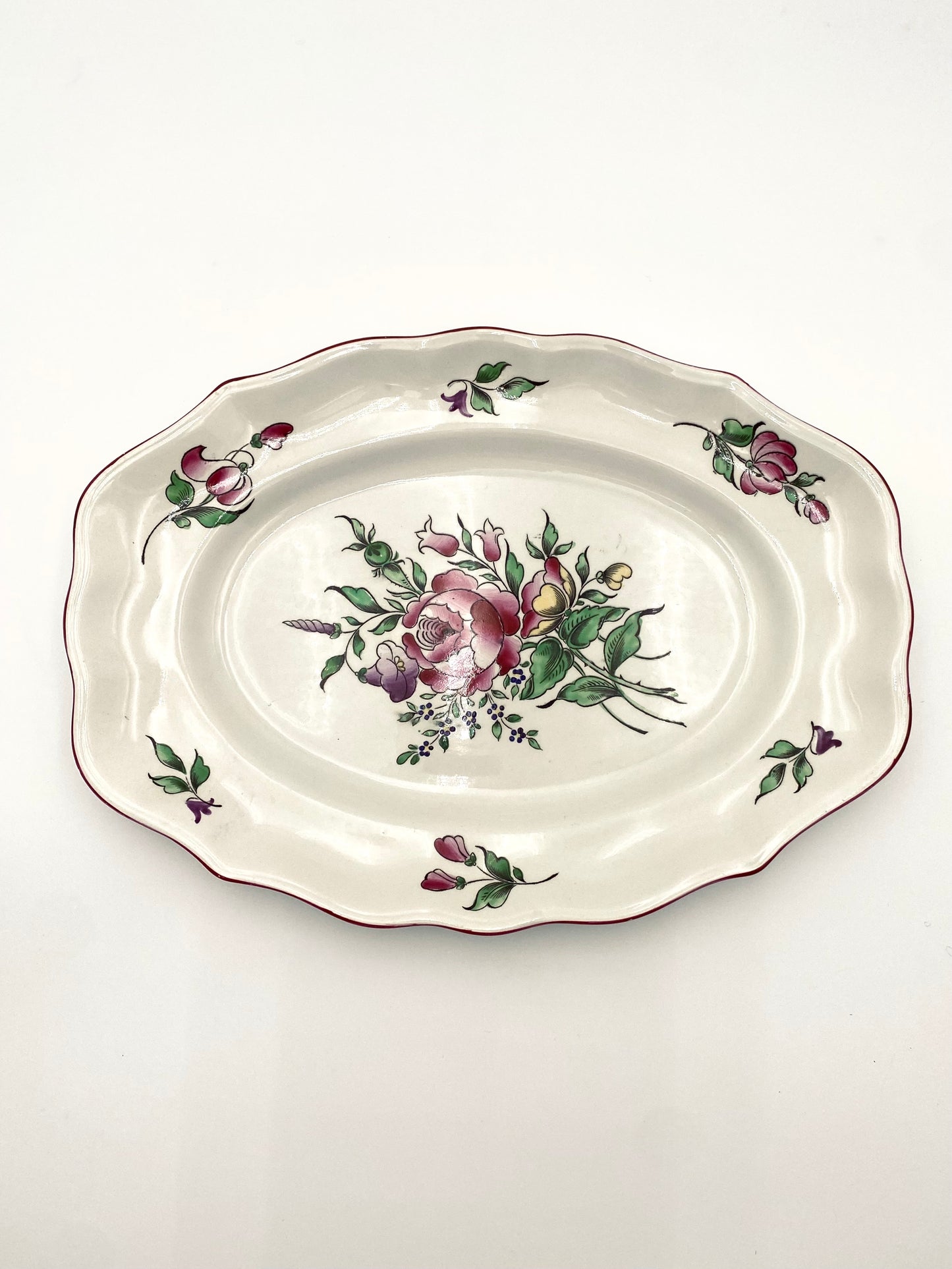 La très grand assiette à fleurs