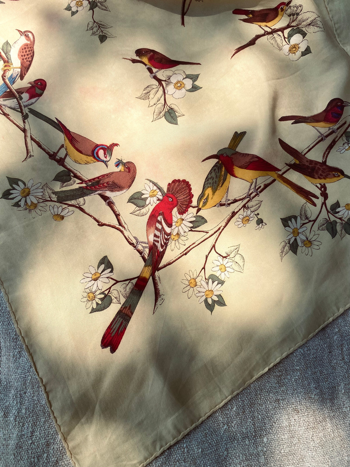 Le foulard vintage aux oiseaux
