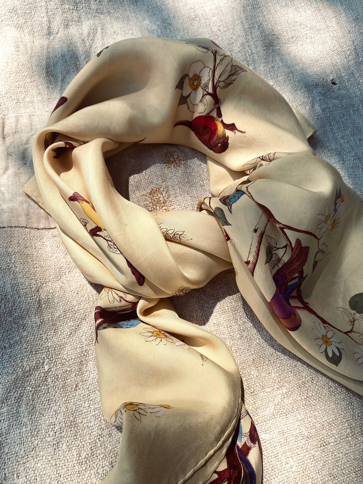 Le foulard vintage aux oiseaux