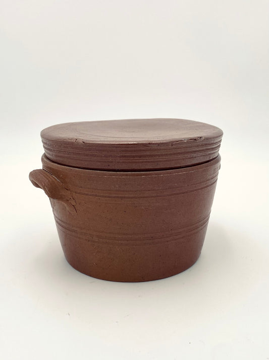 Le vieux pot en grès