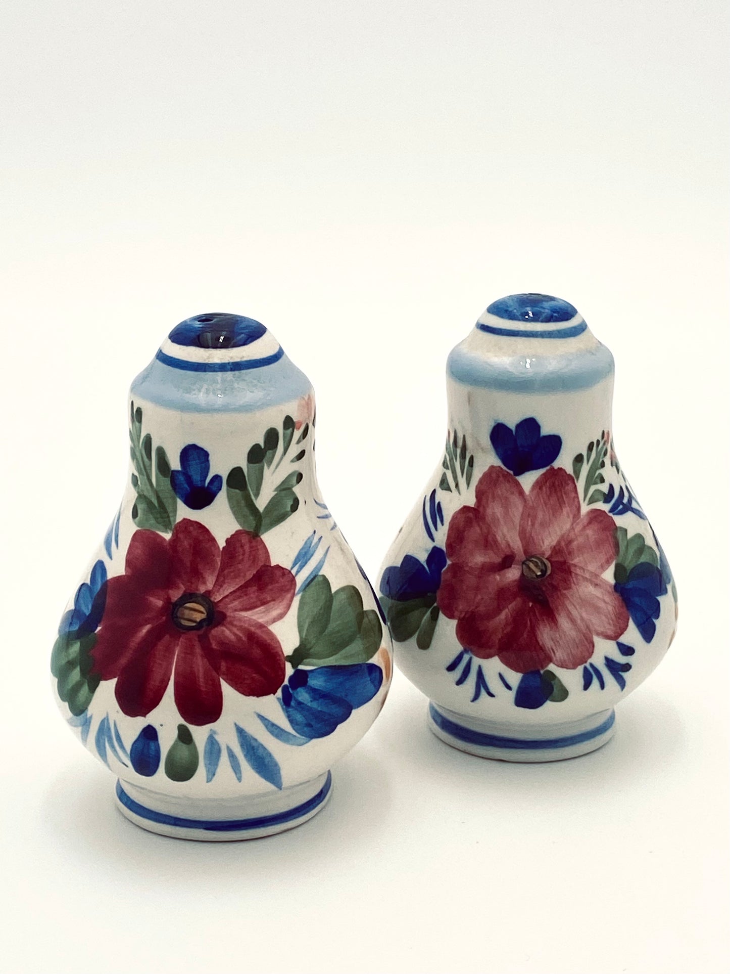 Les salières et poivrières à fleurs