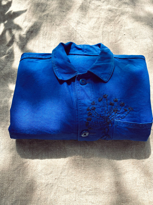 Le bleu de travail brodé