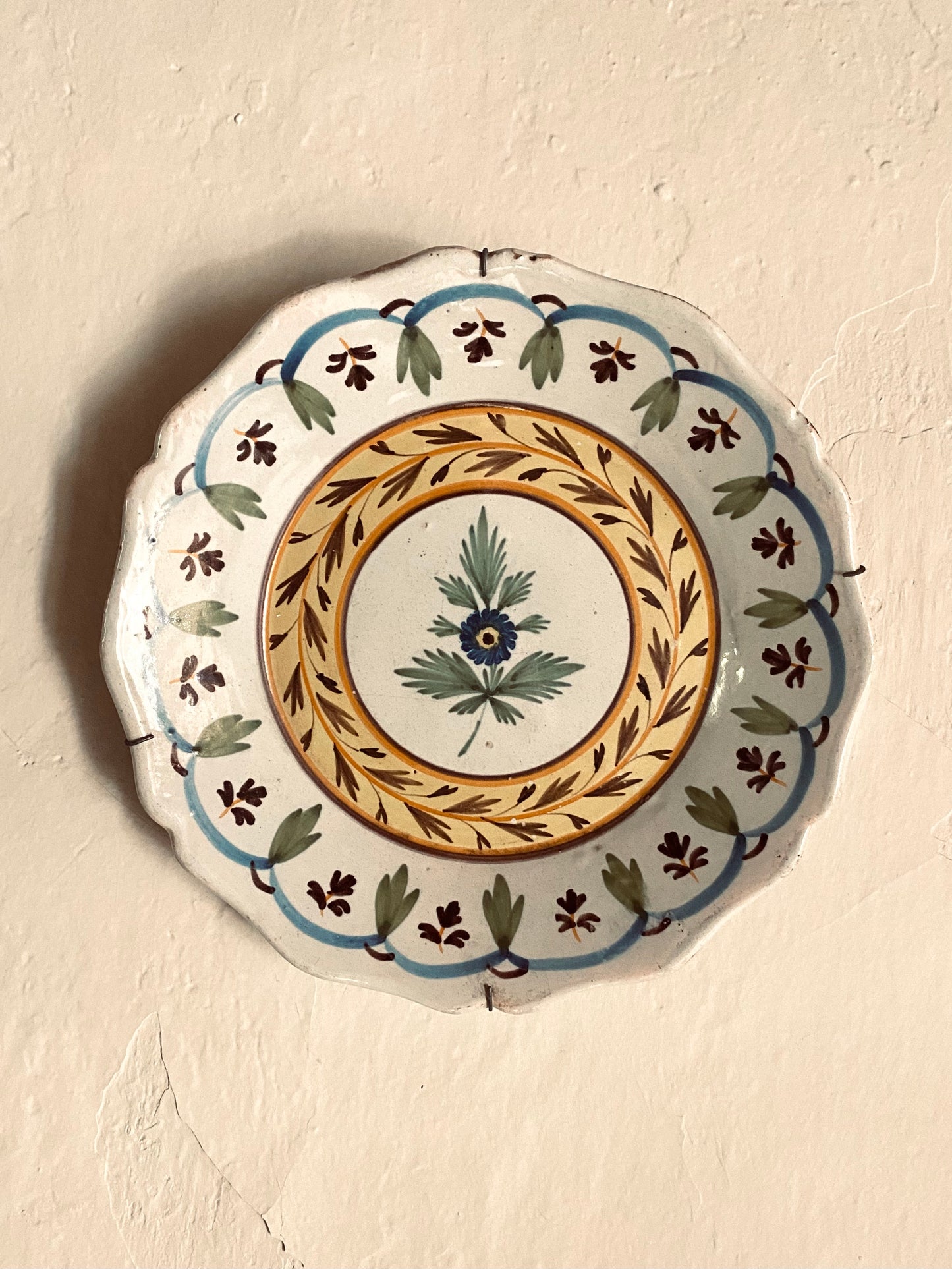 L'assiette à fleurs pour la mur