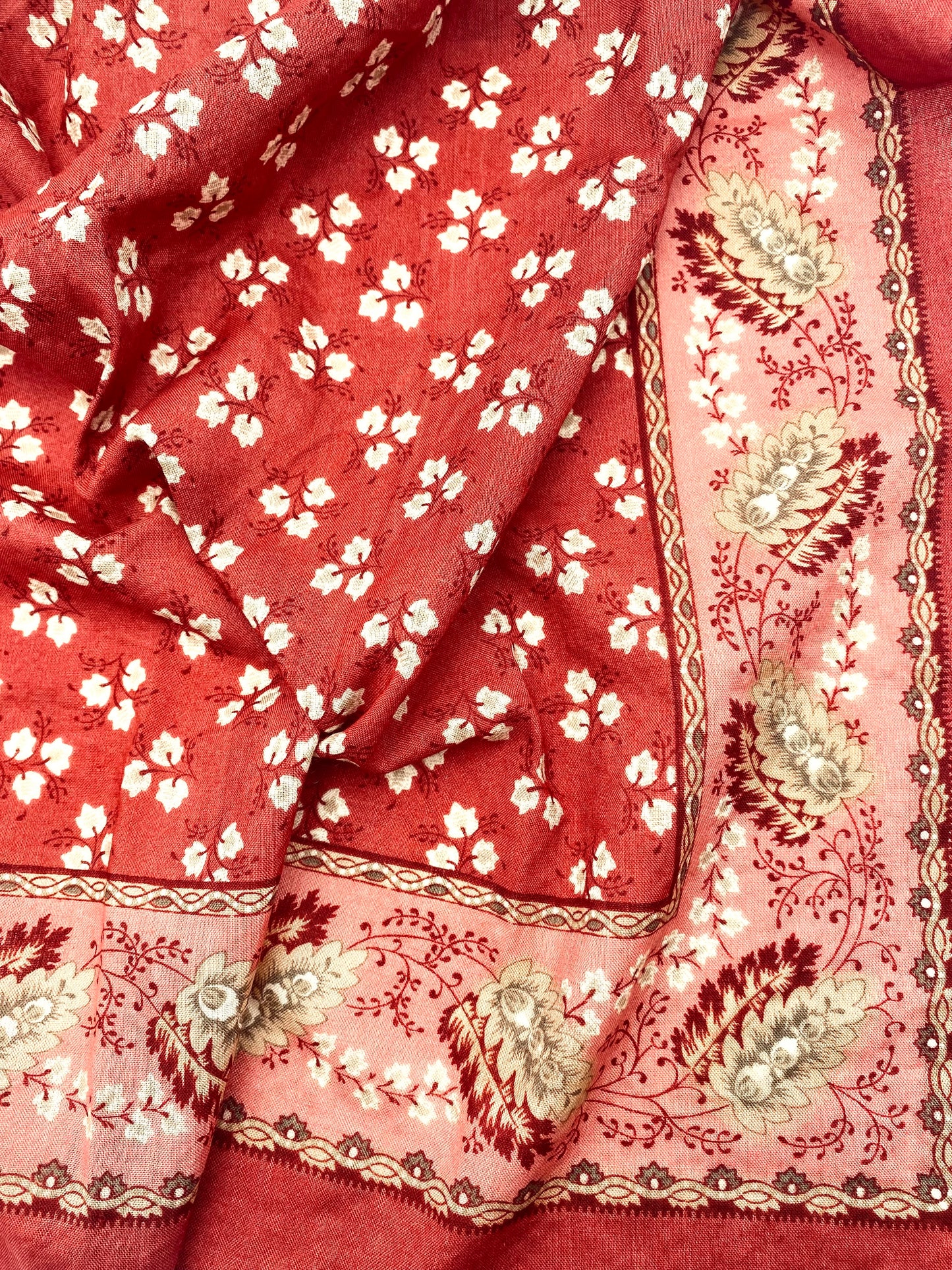 Le foulard en laine vintage