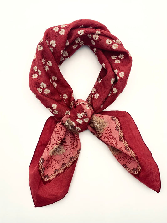 Le foulard en laine vintage