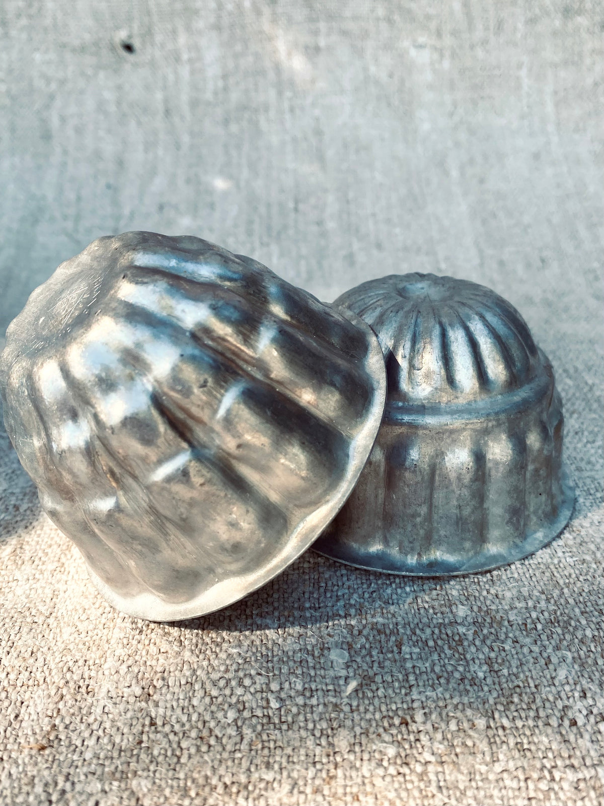 Les deux vieux moules à pâtisserie