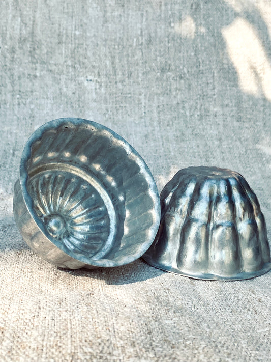 Les deux vieux moules à pâtisserie