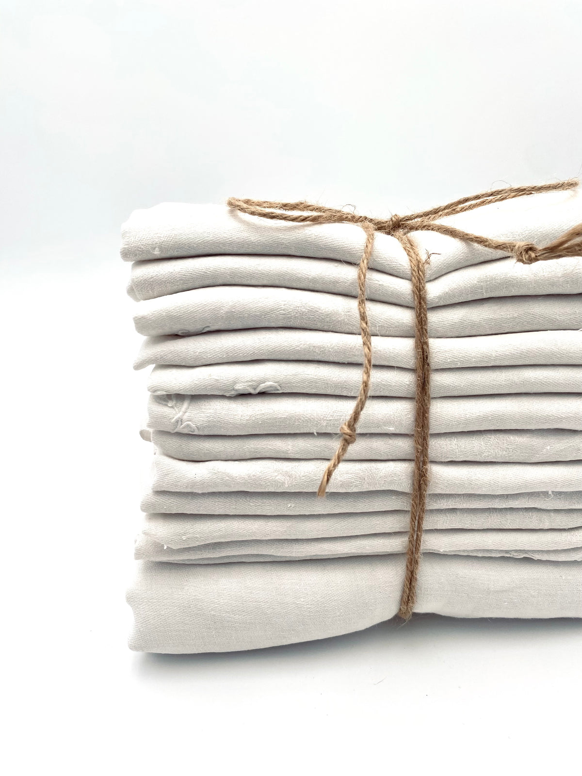 La vieille nappe en damas avec 12 serviettes