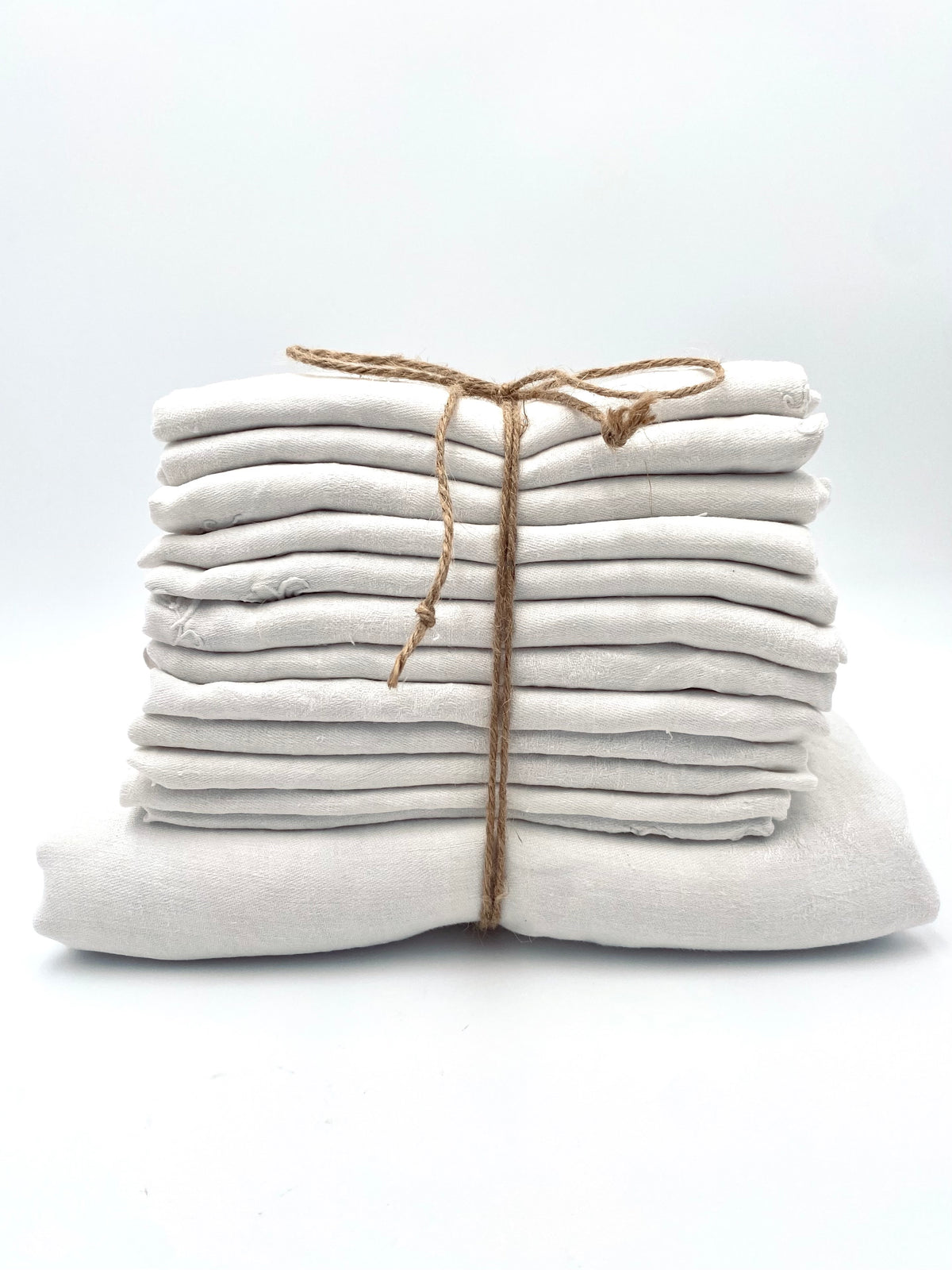 La vieille nappe en damas avec 12 serviettes