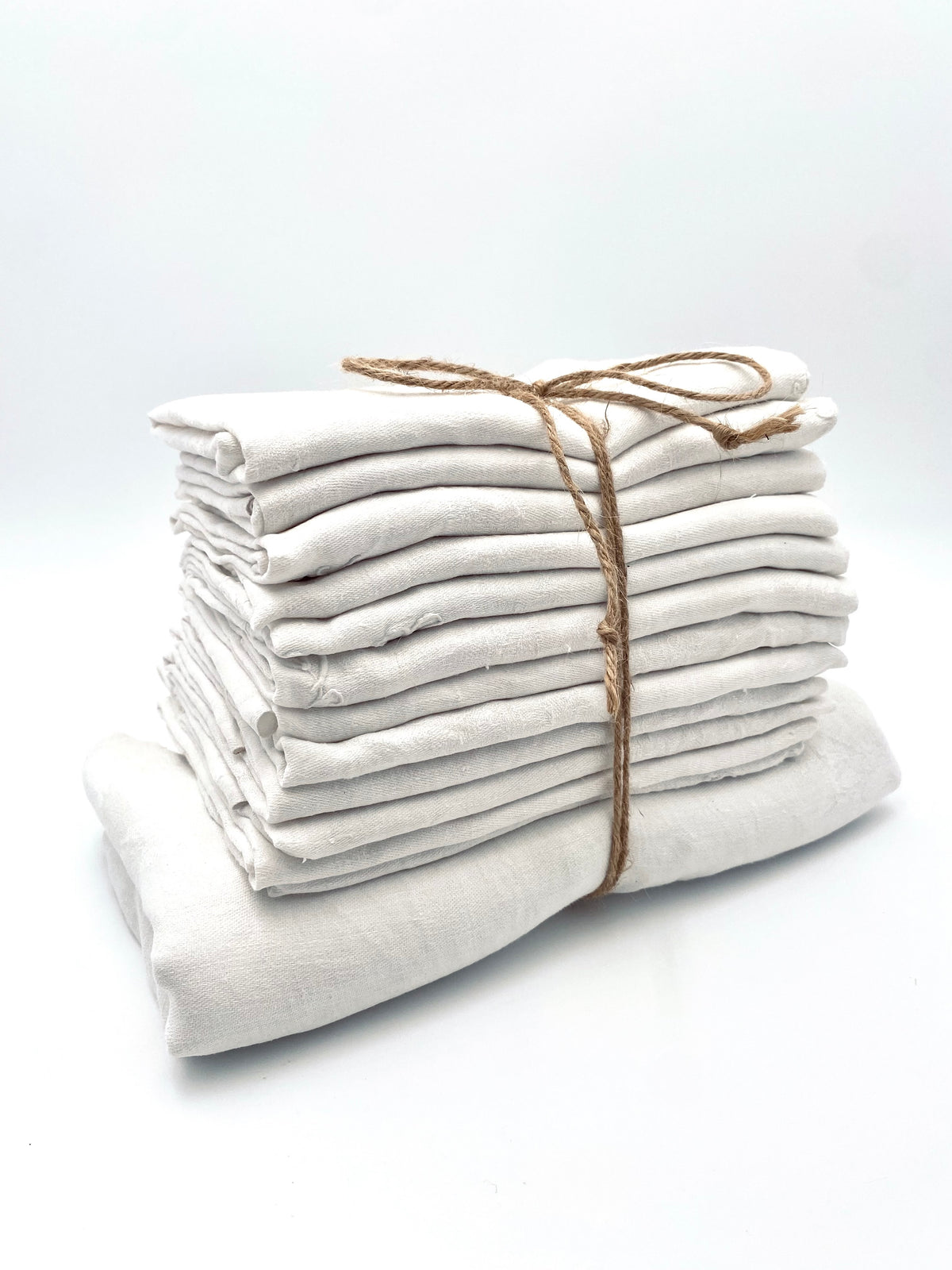 La vieille nappe en damas avec 12 serviettes