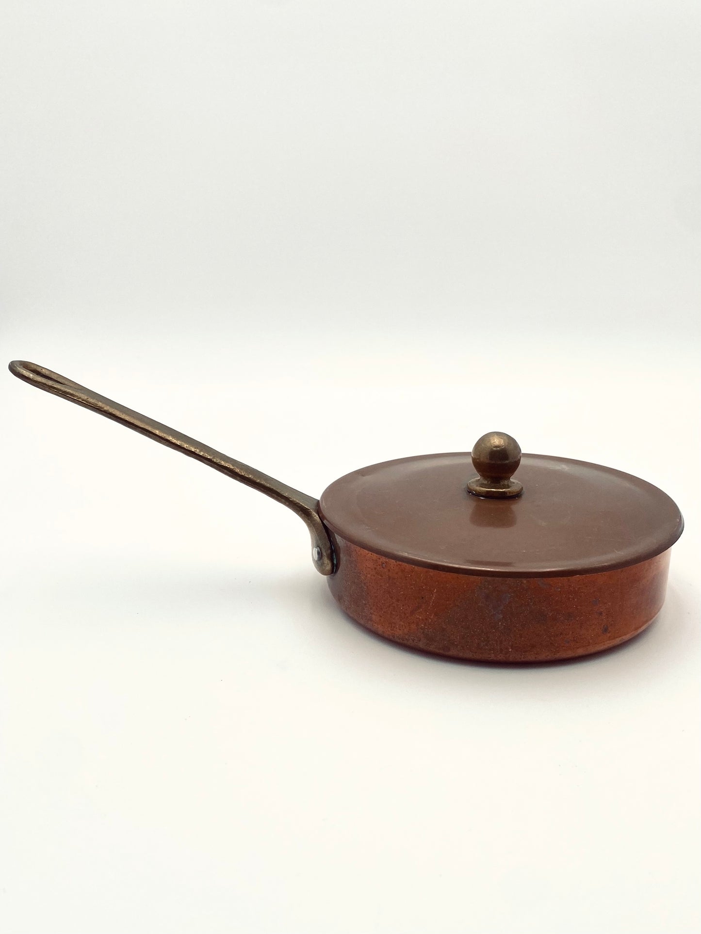 La très petite casserole en cuivre