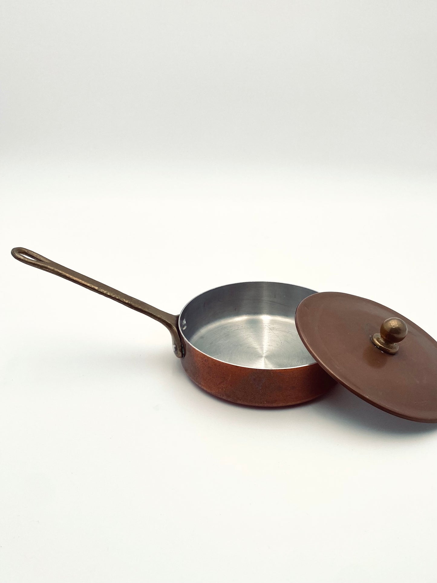 La très petite casserole en cuivre