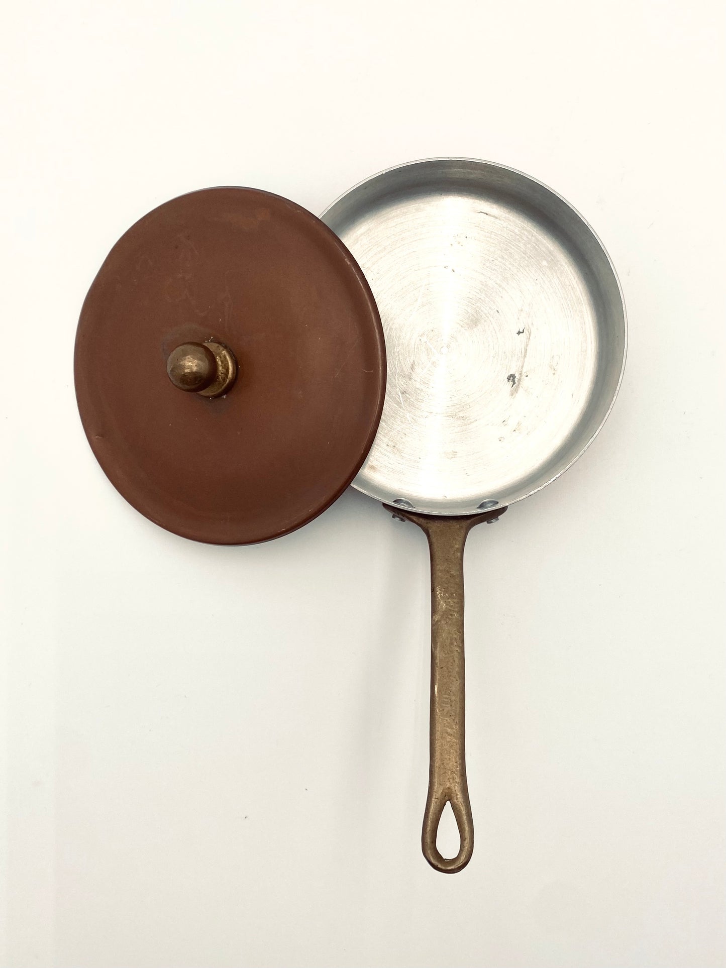 La très petite casserole en cuivre