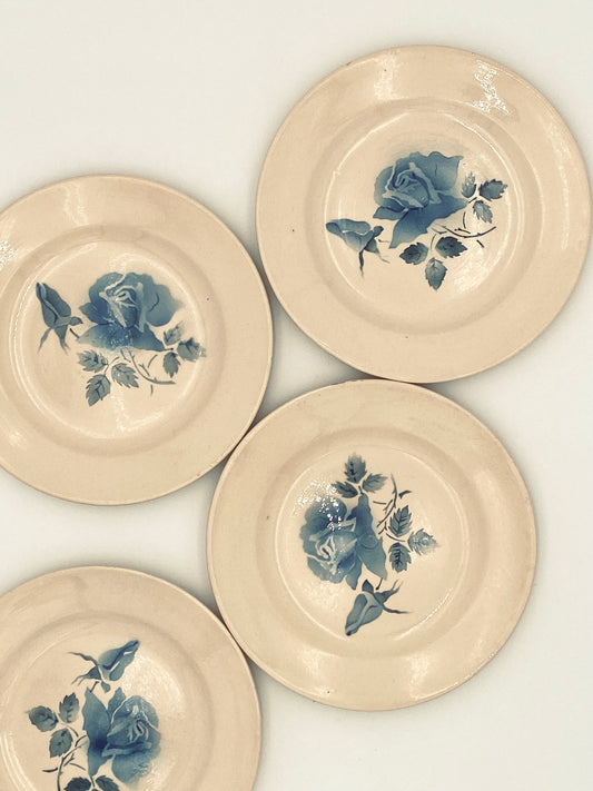 Les assiettes des roses bleues
