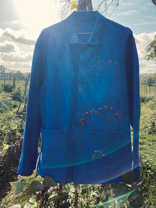 Le bleu de travail brodé