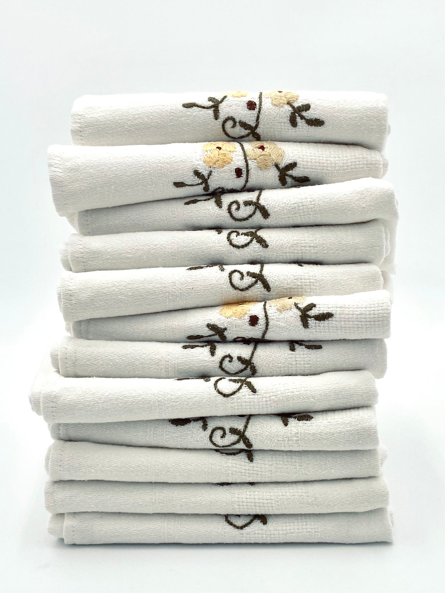 La nappe brodée de fleurs