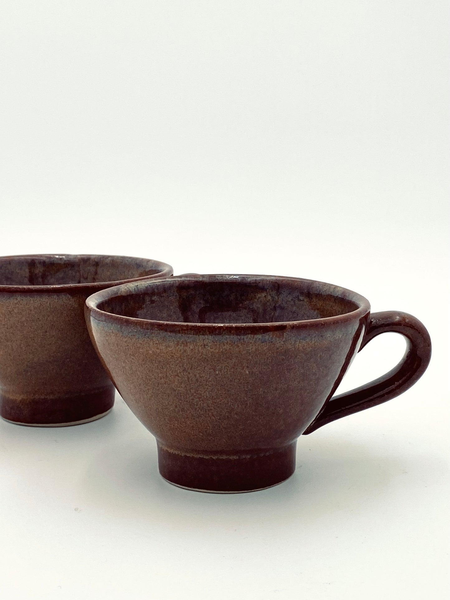 Les tasses marron melee