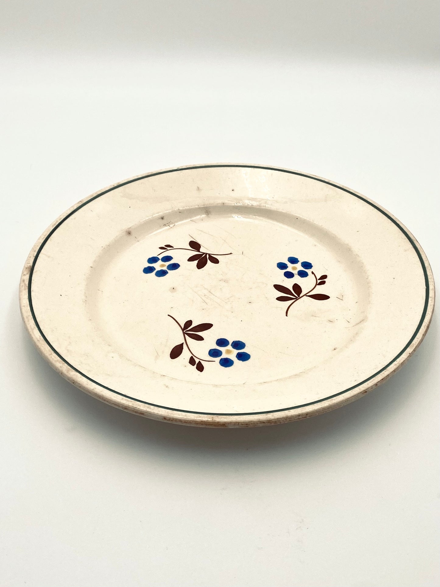La grande assiette à fleurs