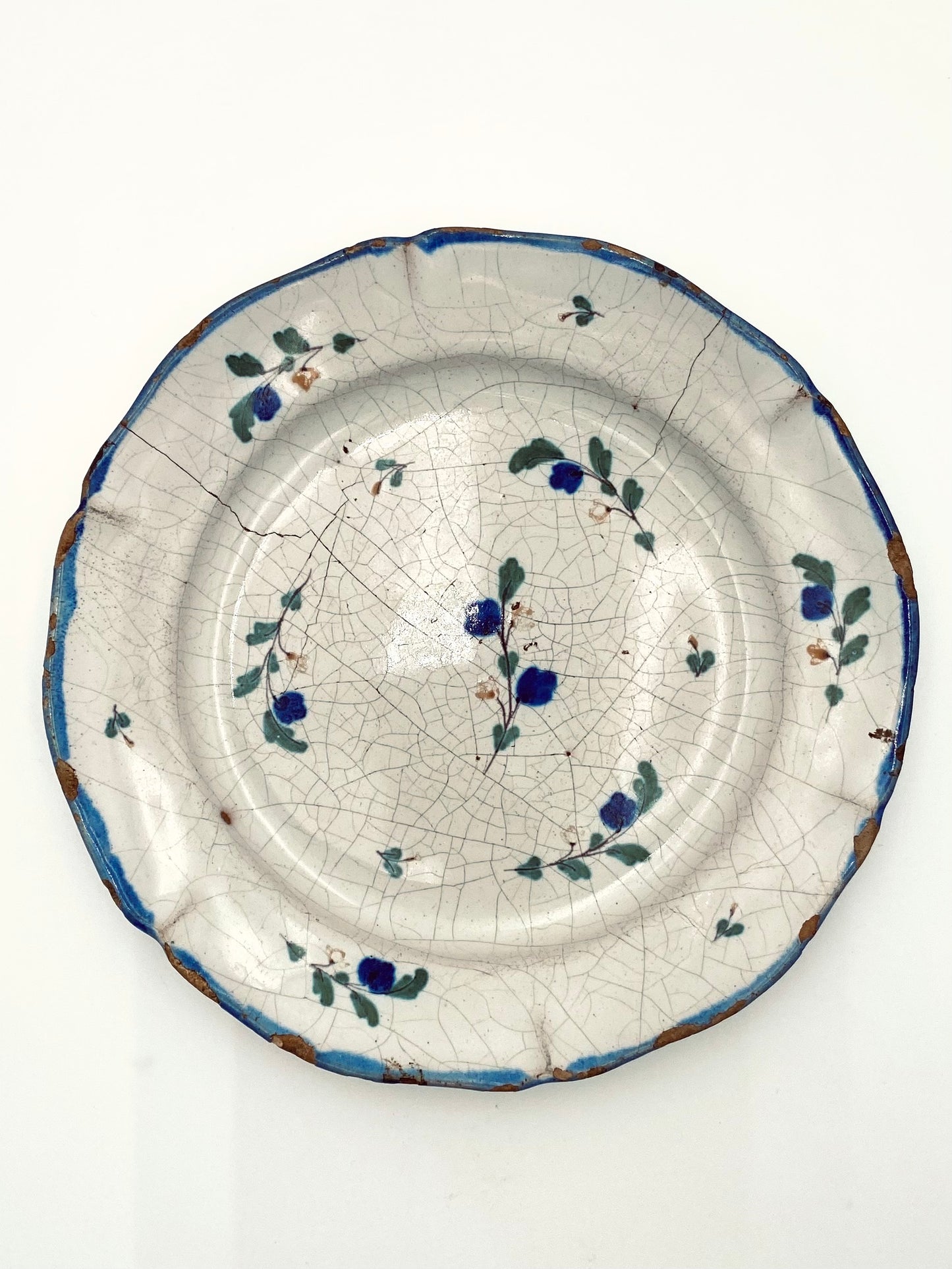 L'ancienne assiette à petites fleurs