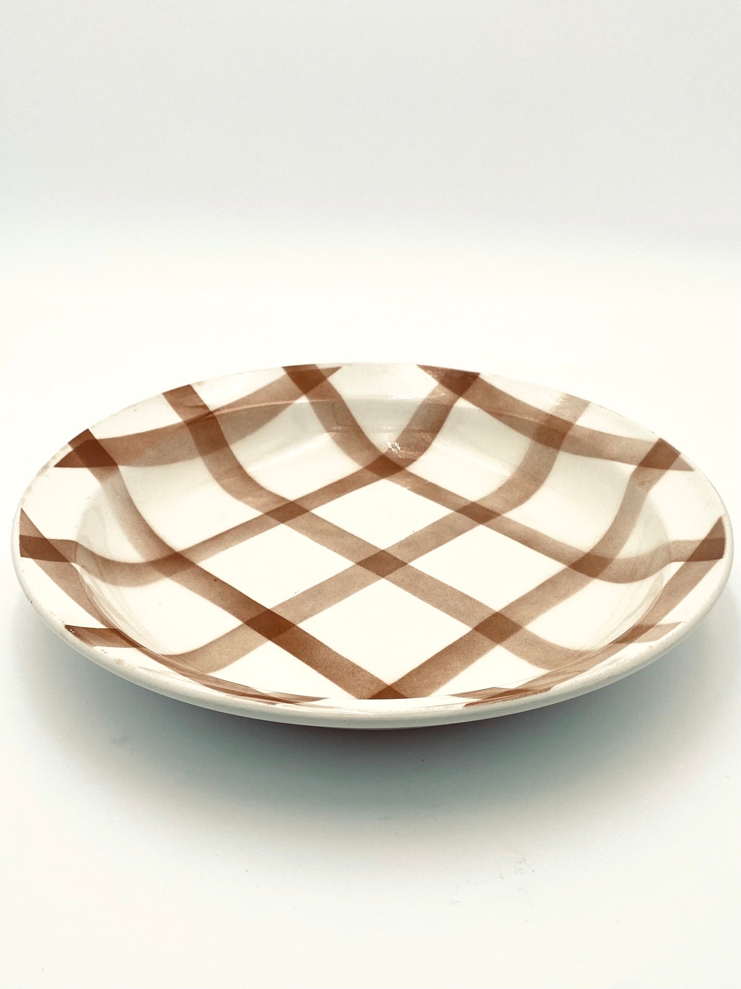 La grande assiette à carreaux marron
