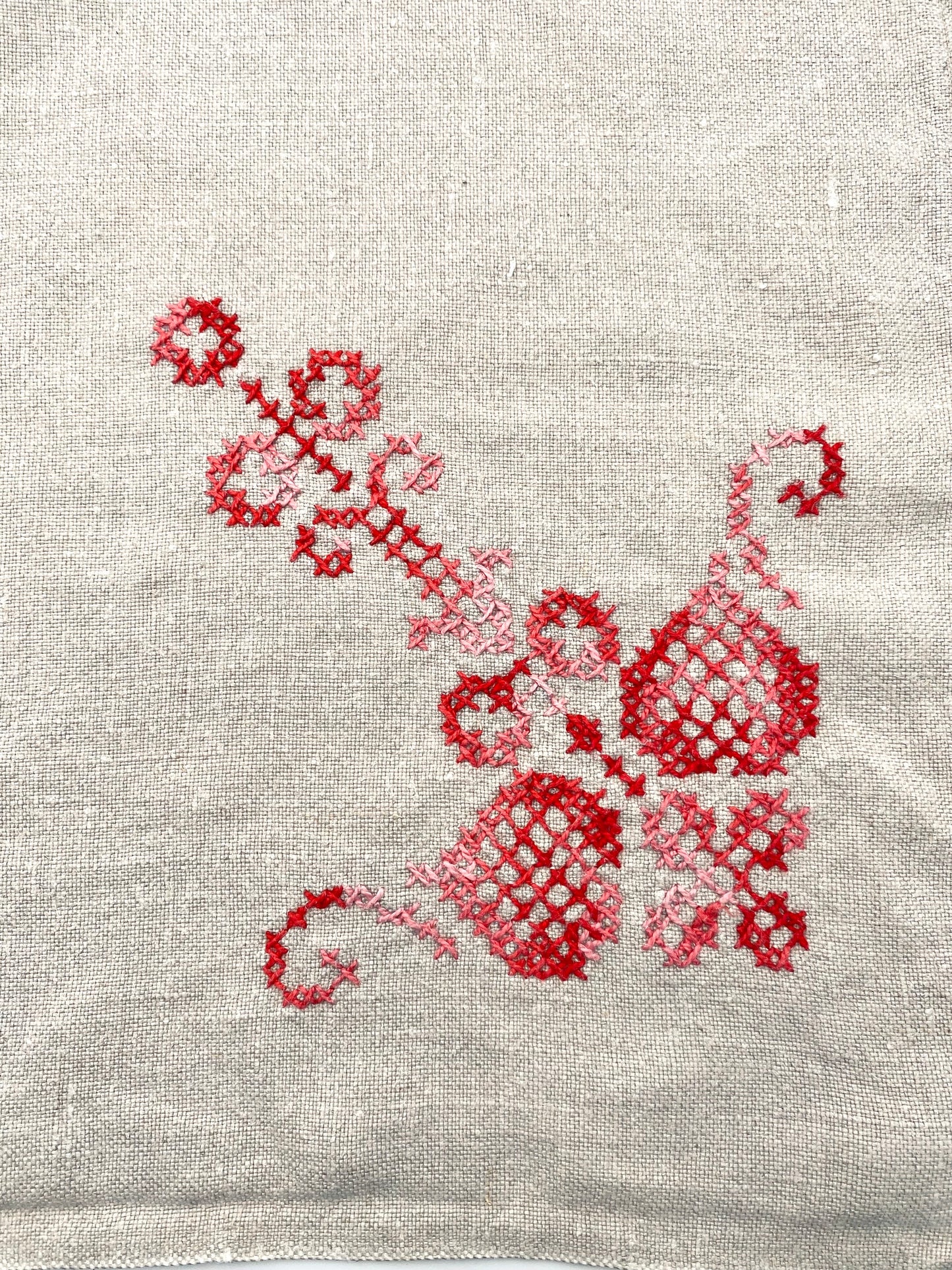 La nappe en lin brodée à la main