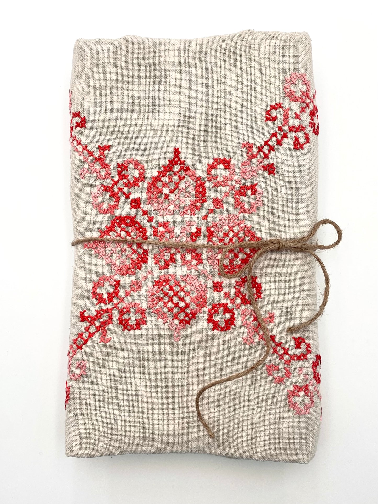 La nappe en lin brodée à la main