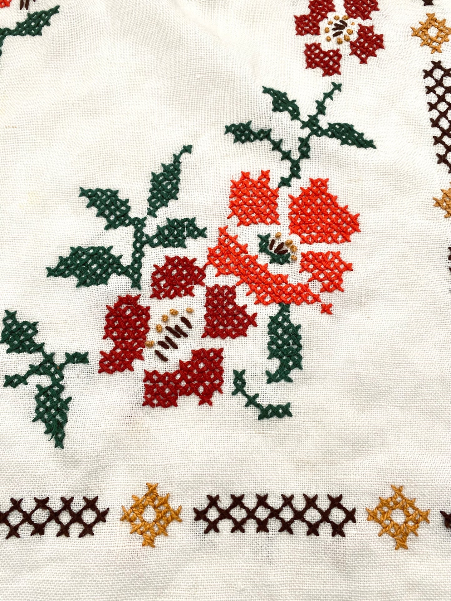La nappe brodée à la main