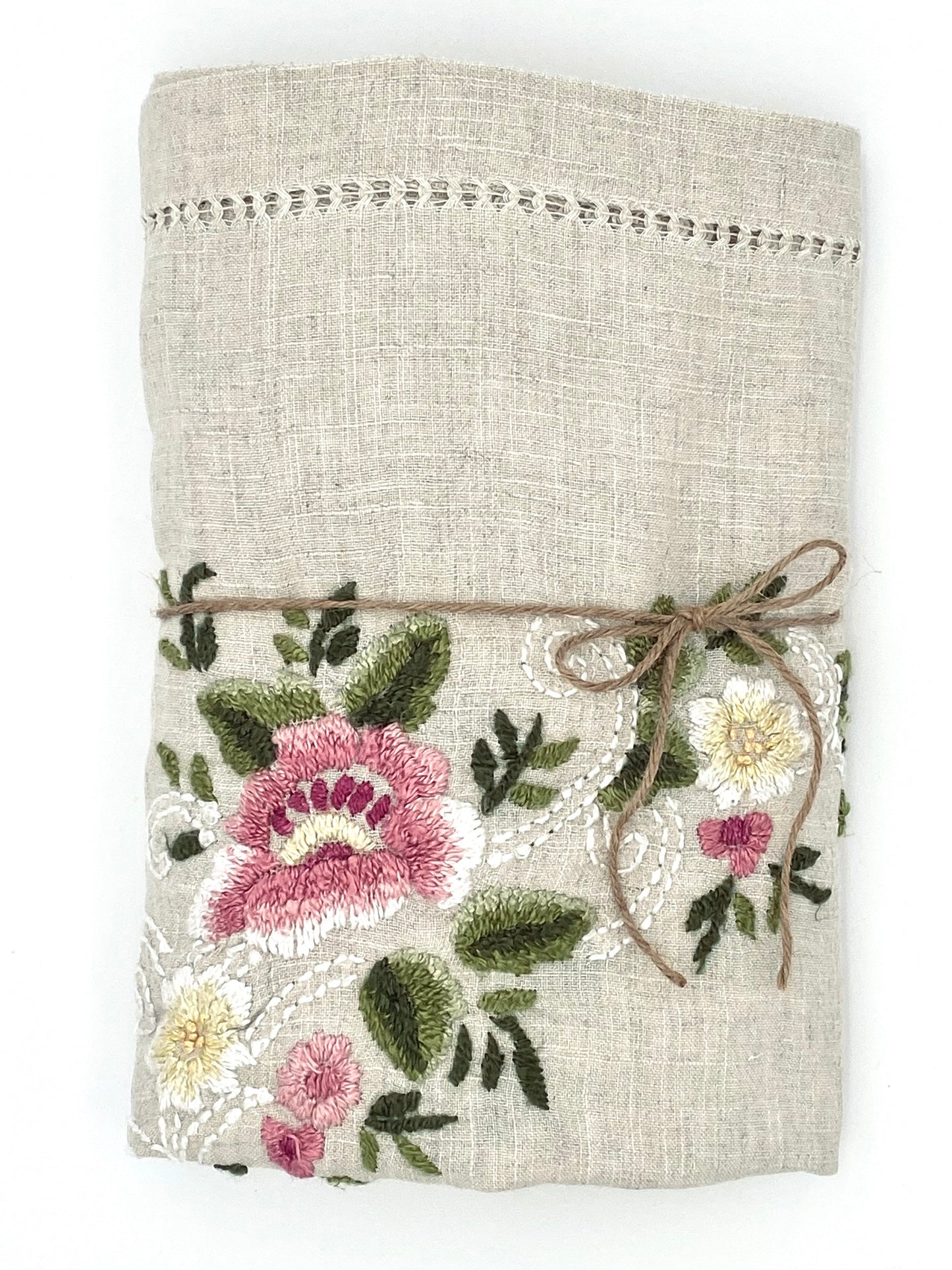 La très grande nappe brodée