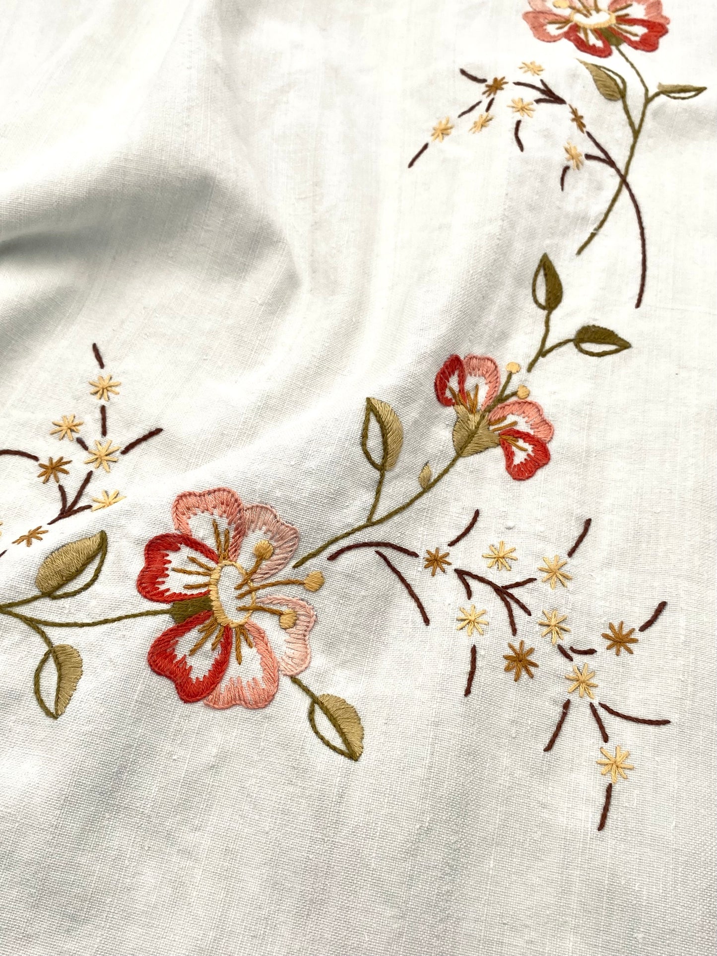 La petite nappe brodée en lin