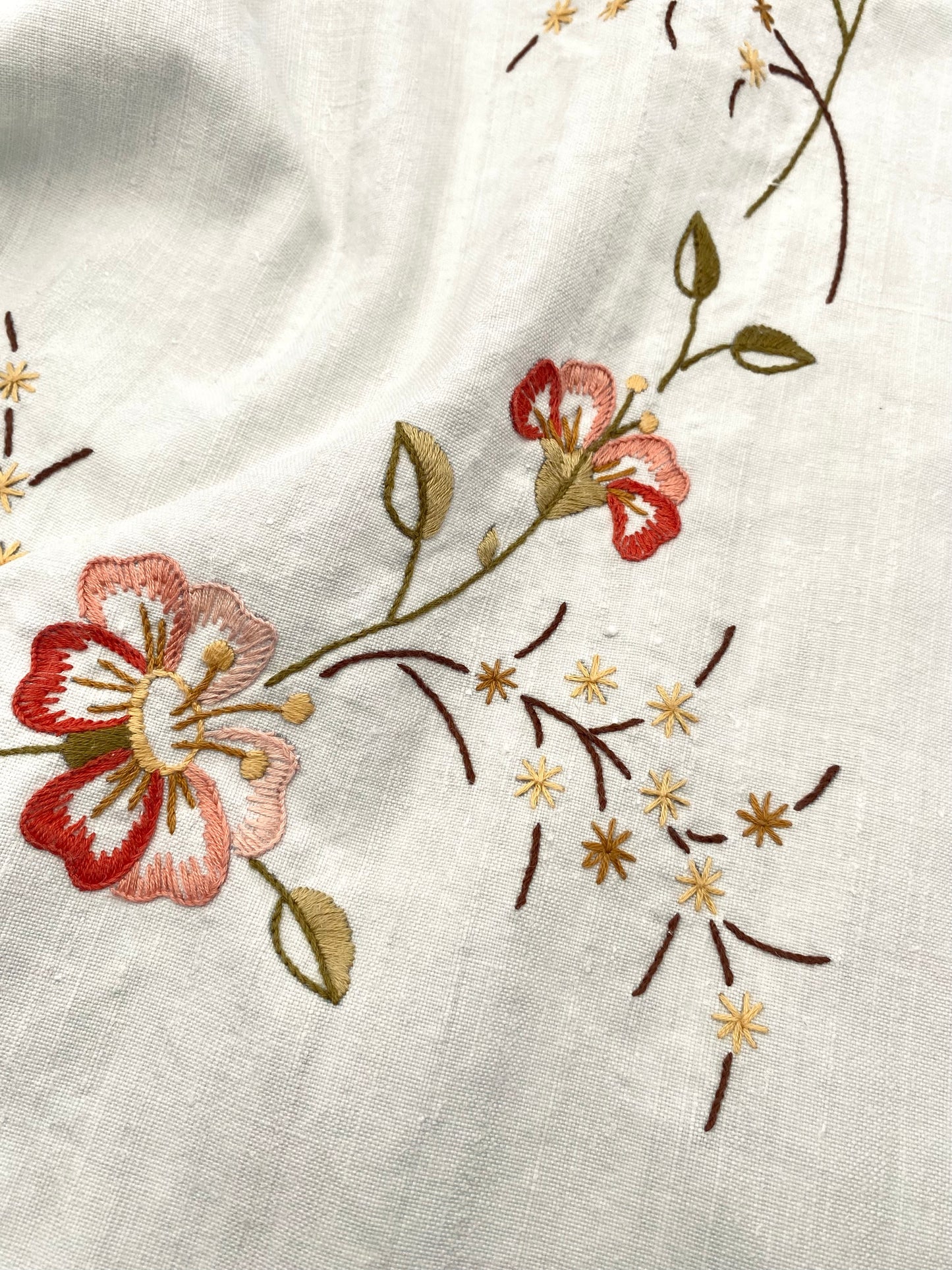 La petite nappe brodée en lin