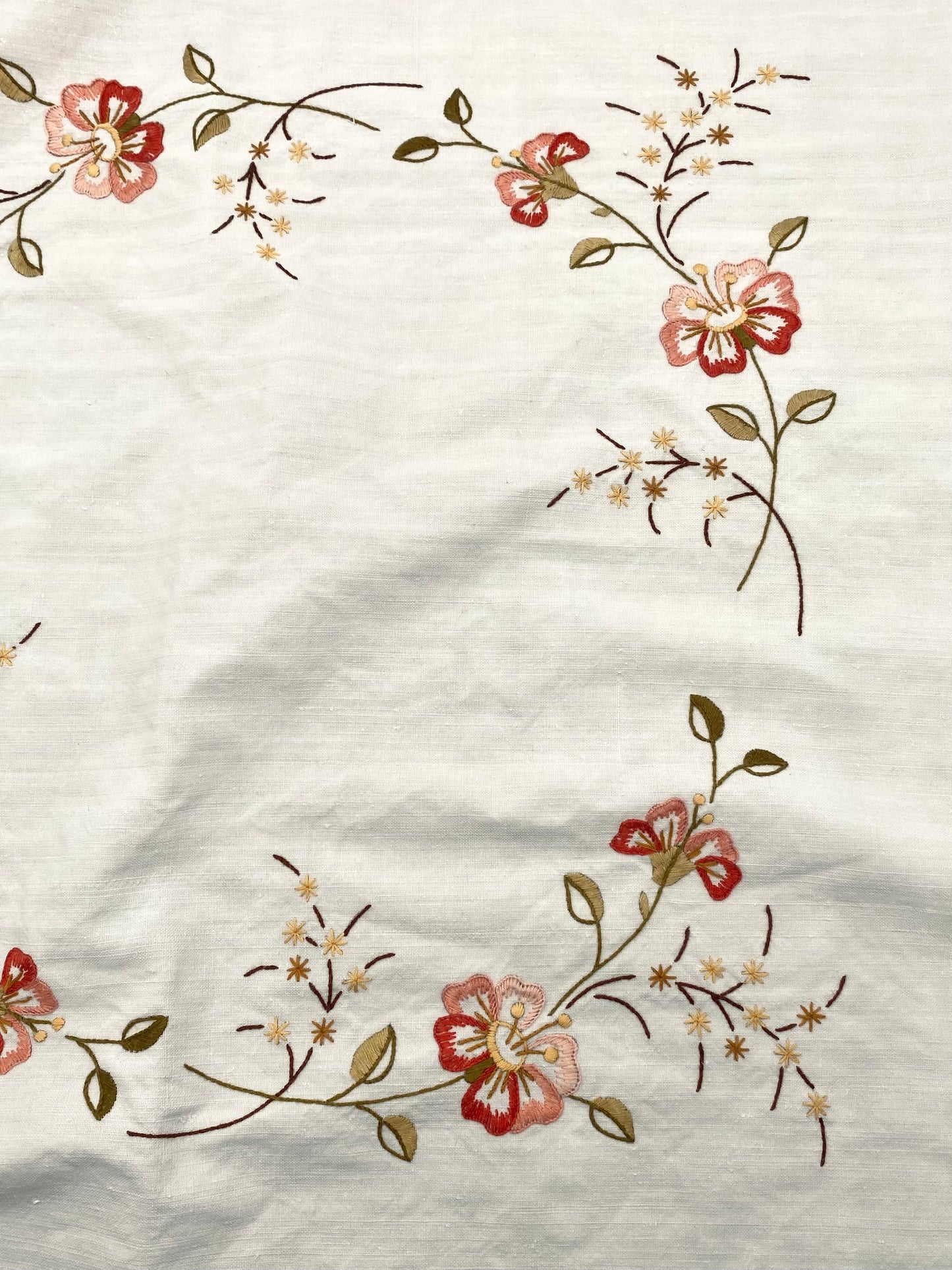 La petite nappe brodée en lin