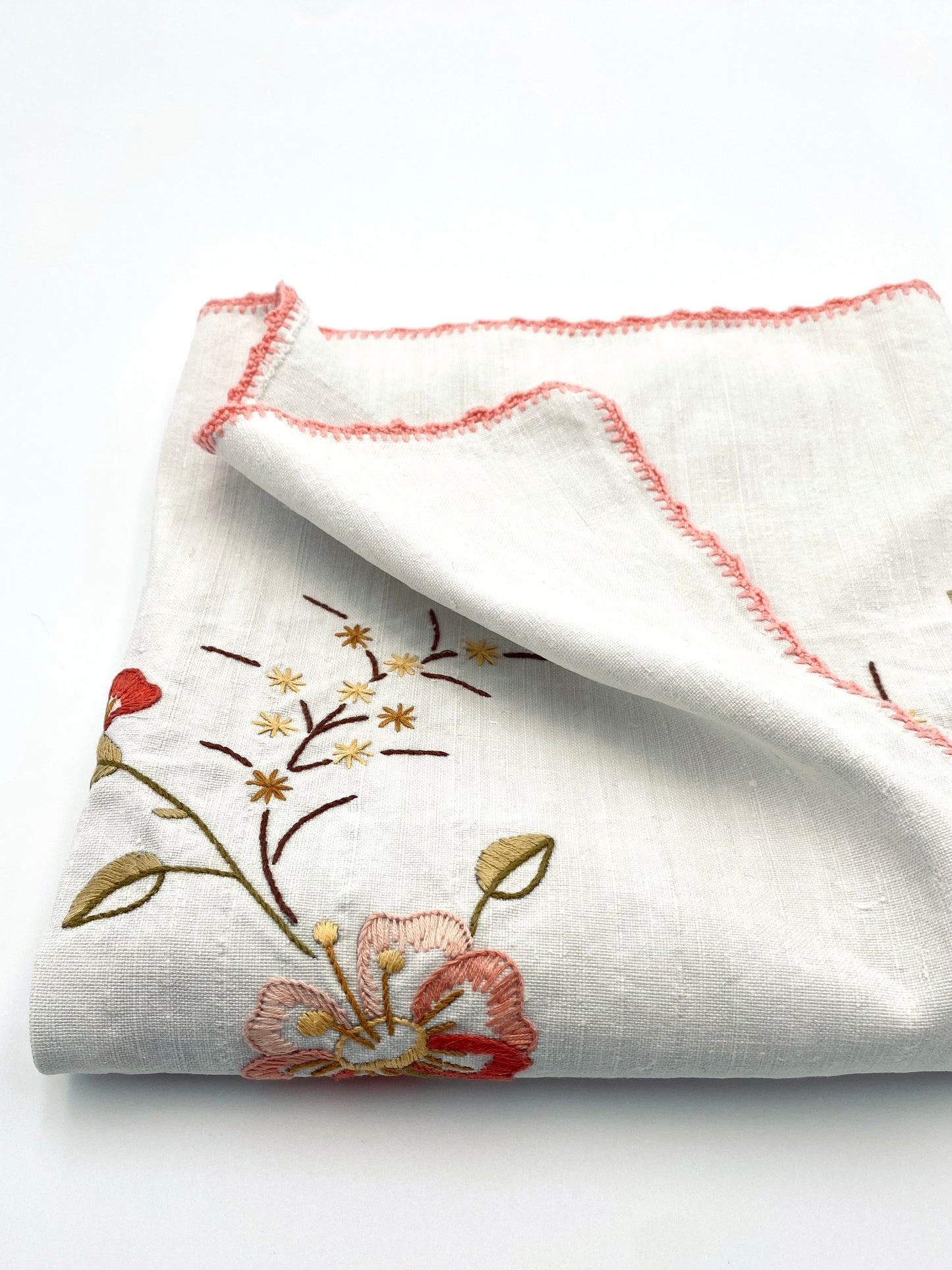 La petite nappe brodée en lin