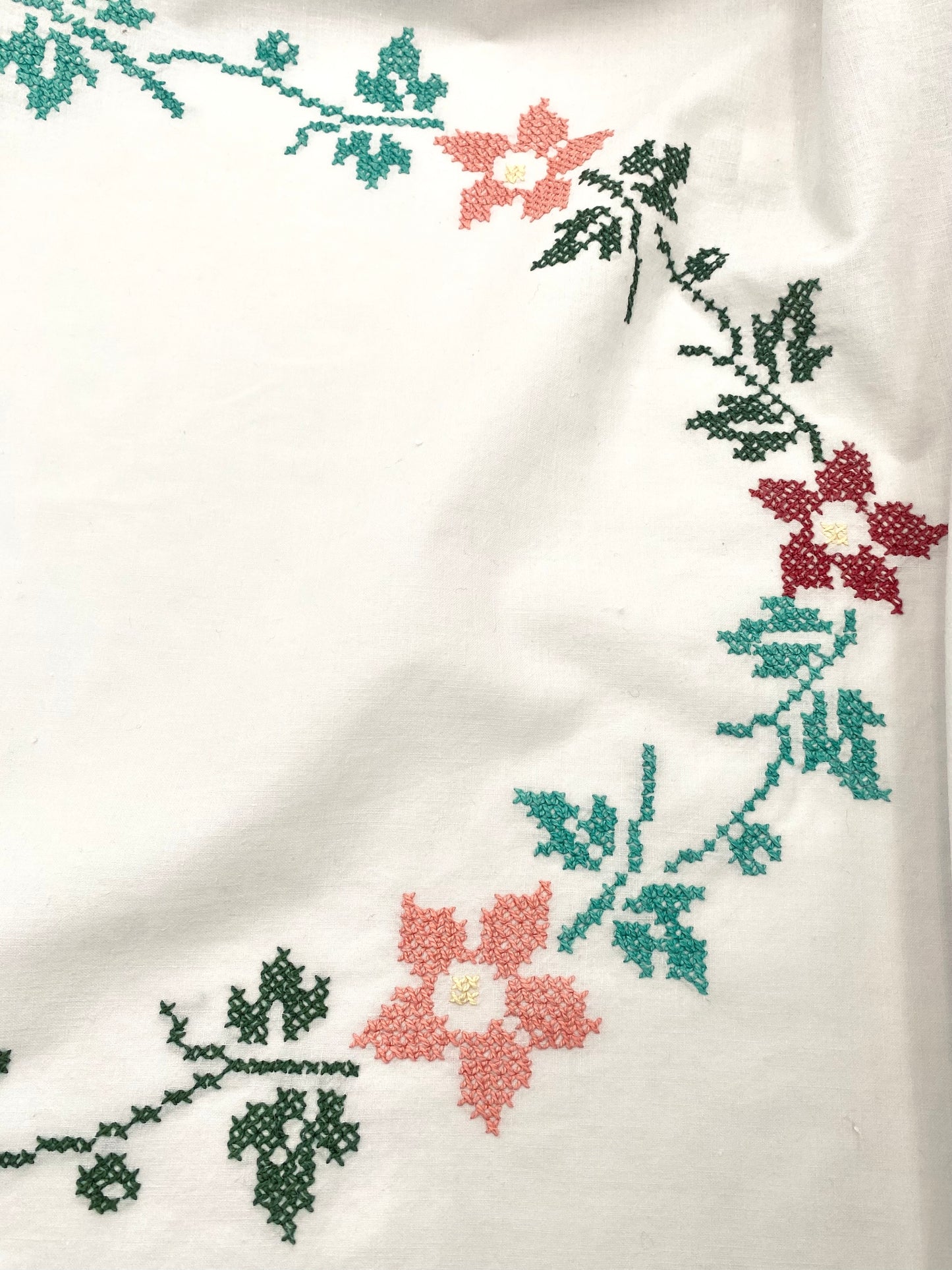 La nappe en coton brodé
